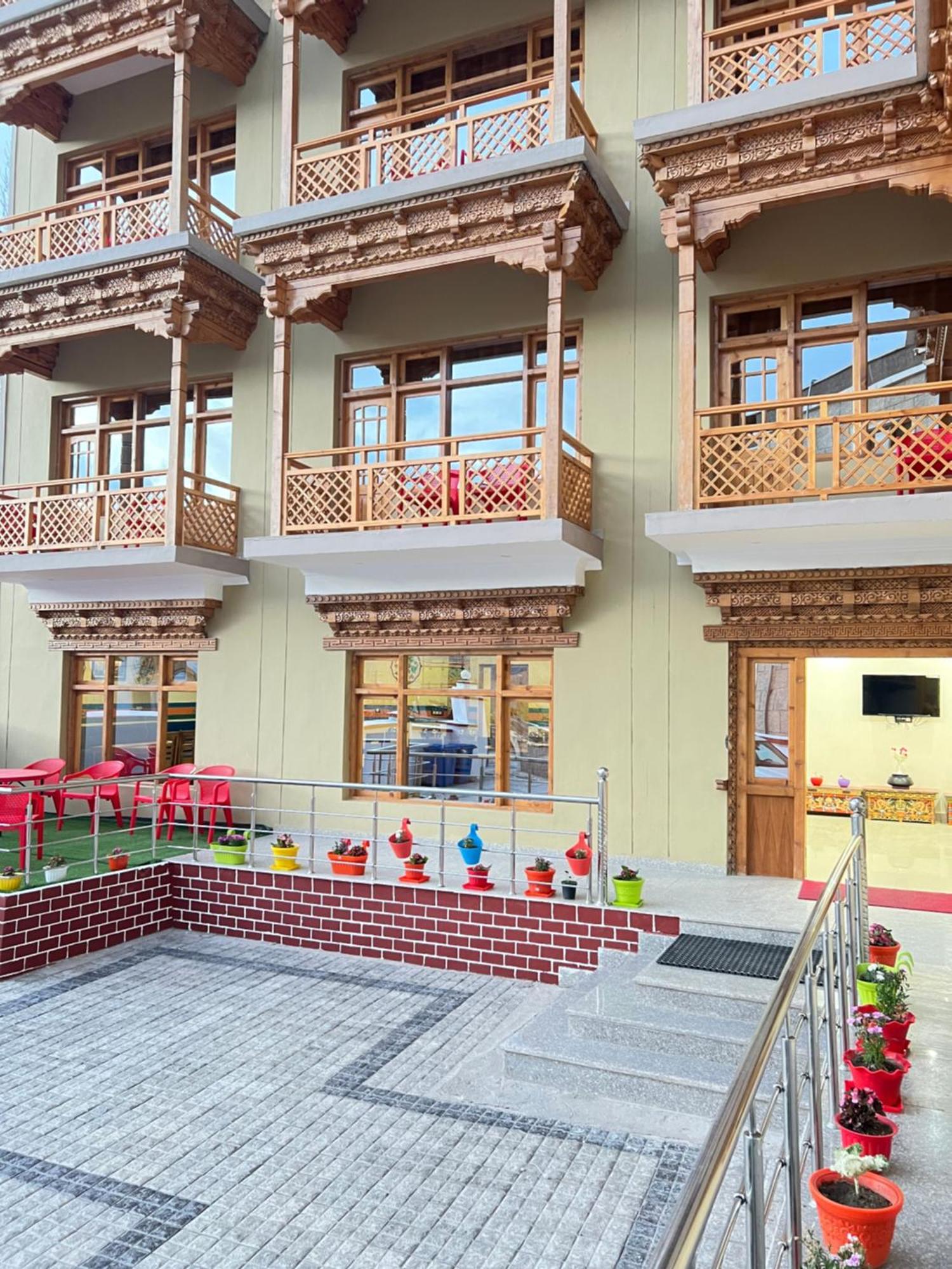 The Nangsay Hotel Leh Buitenkant foto
